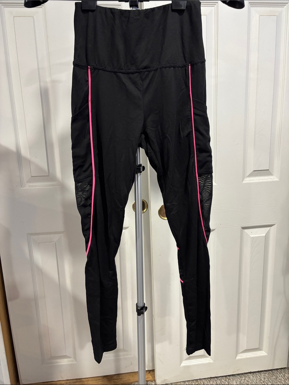 shosho Black Leggings with Pink Piping